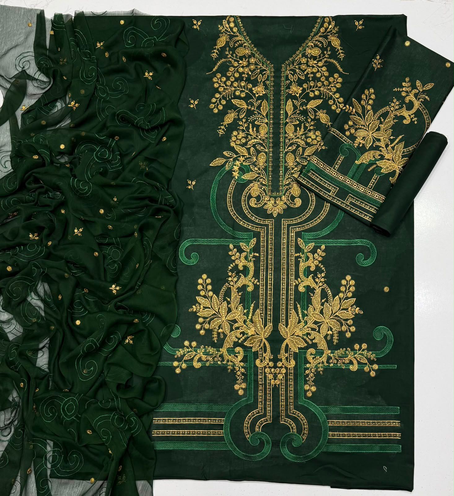 Maria B 6172 Summer Collection – Heavy Embroidered Airjet Lawn Suit with Chiffon Dupatta