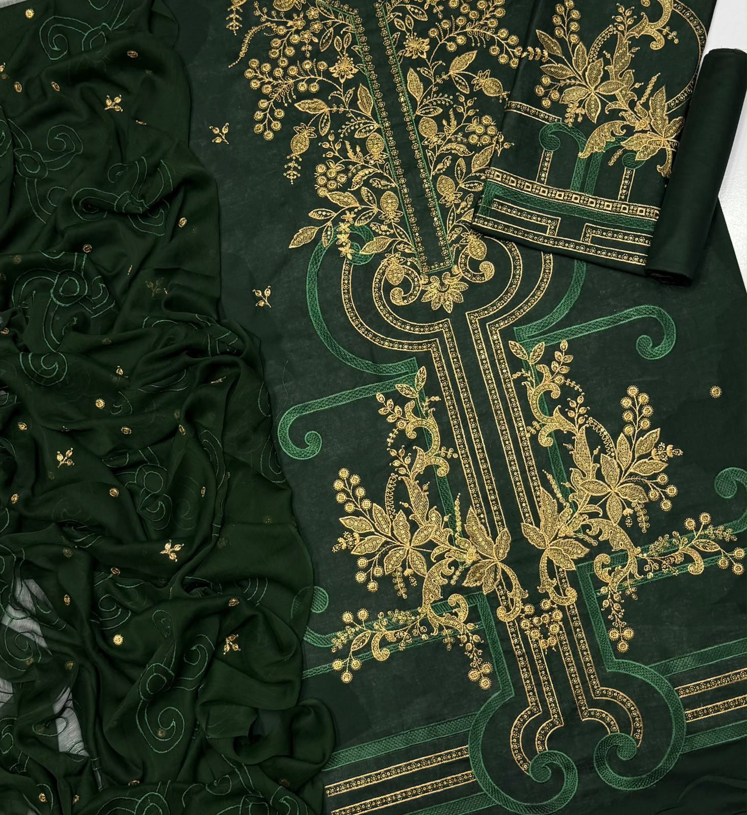 Maria B 6172 Summer Collection – Heavy Embroidered Airjet Lawn Suit with Chiffon Dupatta
