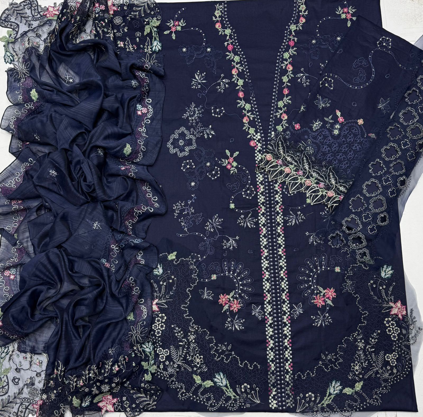 Qalamkar 5902 Summer Collection – Heavy Embroidered Airjet Lawn Suit with Ready-to-Wear Cutwork Chiffon Dupatta