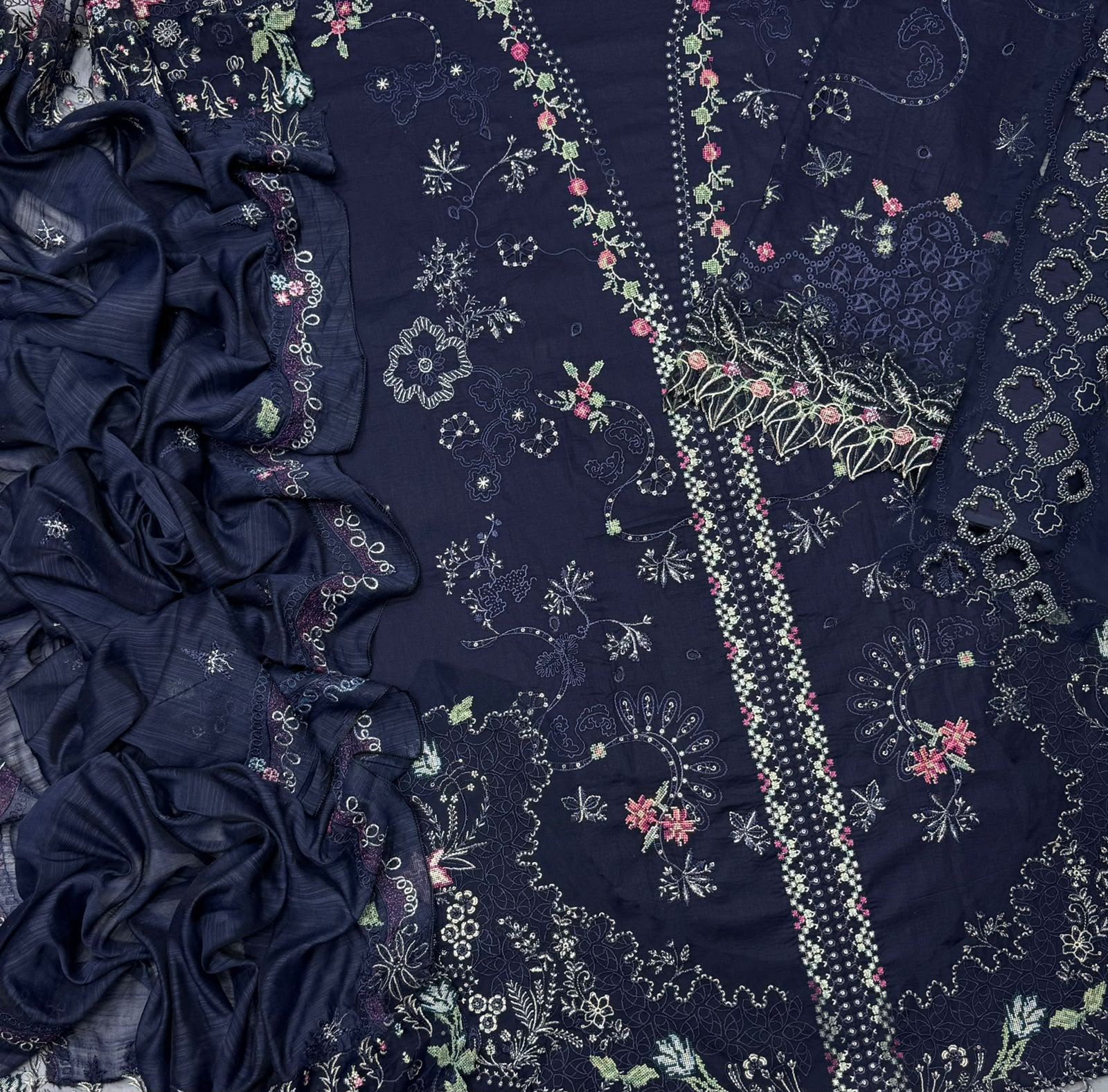 Qalamkar 5902 Summer Collection – Heavy Embroidered Airjet Lawn Suit with Ready-to-Wear Cutwork Chiffon Dupatta