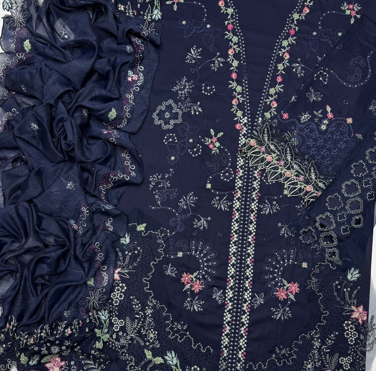 Qalamkar 5902 Summer Collection – Heavy Embroidered Airjet Lawn Suit with Ready-to-Wear Cutwork Chiffon Dupatta